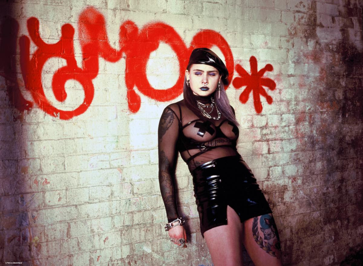 Mimi Barks Releases New Single & Music Video For  "GUESS WHAT"