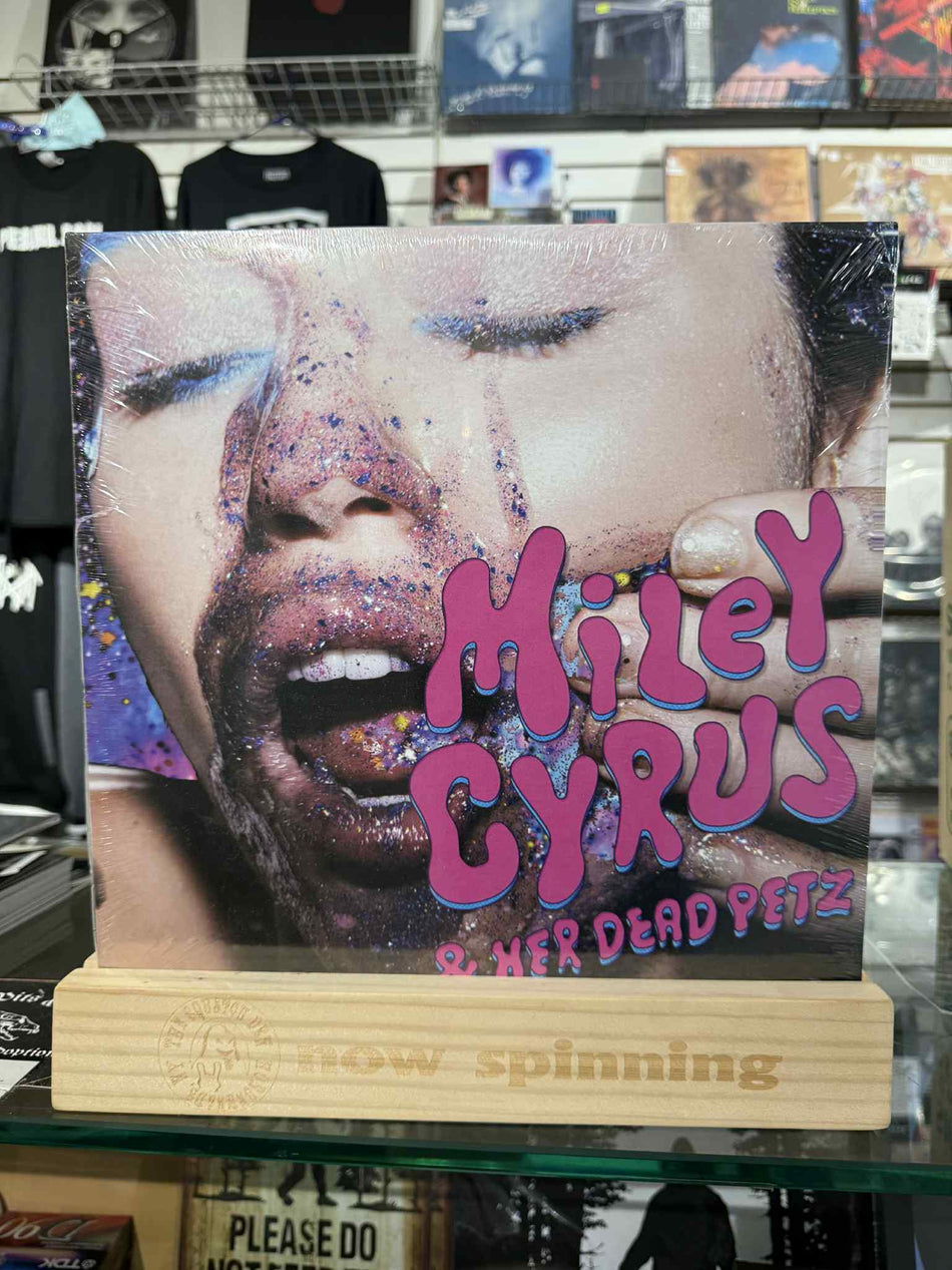 MILEY CYRUS - MILEY CYRUS AND HER DEAD PETZ